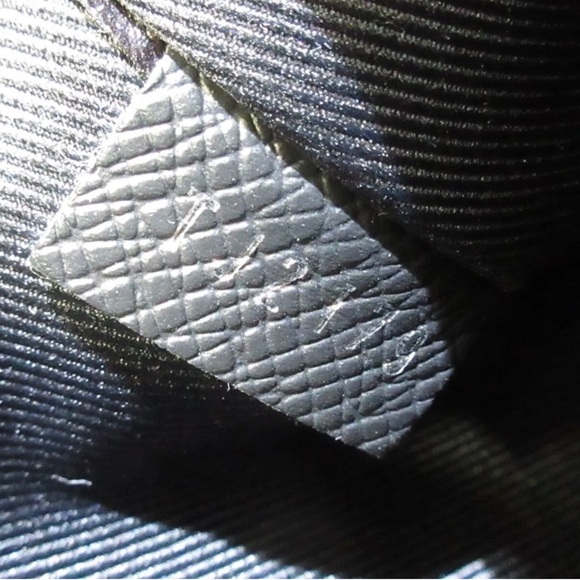 Authentic Louis Vuitton Discovery Noir Taiga Llama TJ2179 backpack - Picture 5 of 5